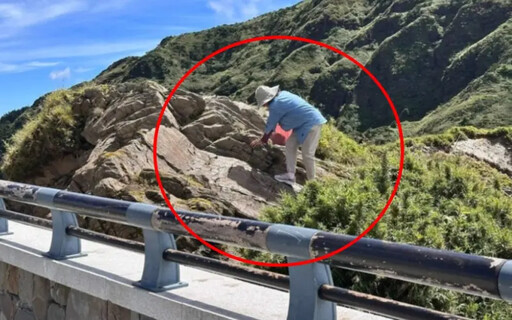 大媽合歡山翻欄杆拍照 網批「下秒成遺照」