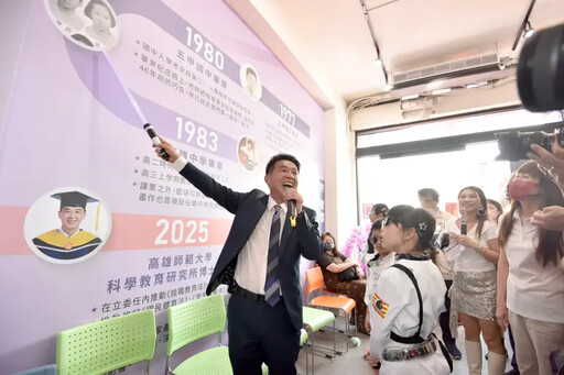 高雄市長初選 許智傑競辦成立