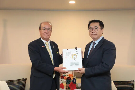 金澤市議會議長前誠一率團訪黃偉哲