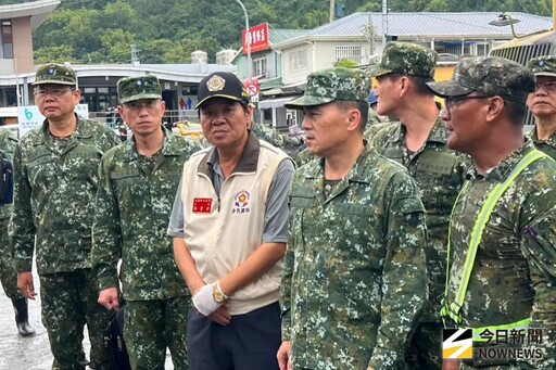 陸軍總動員助花蓮光復 司令呂坤修視導救災