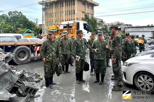陸軍總動員助花蓮光復 司令呂坤修視導救災