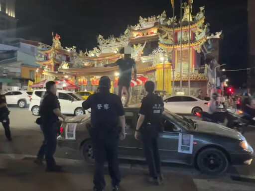 饒河怪男車頂狂跳遭警包圍！脫序畫面被瘋傳