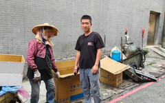 便當溫情 高市保大弟兄爲環保阿嬤悄悄加菜