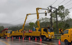 鳳凰侵襲屏東 台電搶修158戶恢復供電