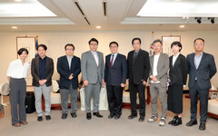 北海道美唄市長櫻井恒拜會黃偉哲