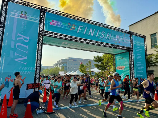 觀光工廠馬拉松 黃偉哲到場致意