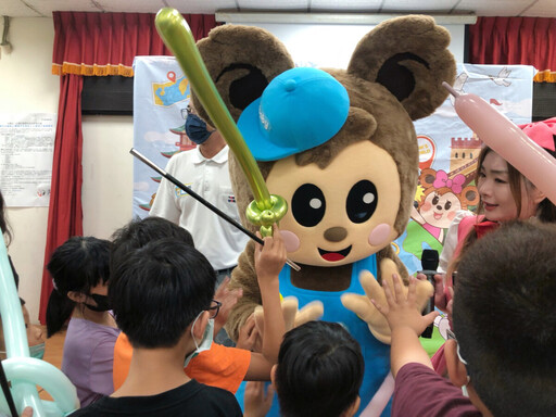 湯姆熊攜手哇哈哈劇團 偏鄉學童歡度溫馨暑假