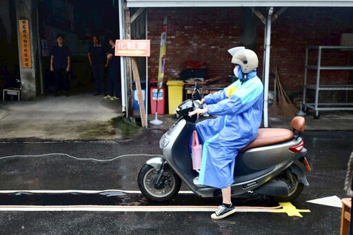 大雨下考駕照 田尾機車路考過關率不到五成