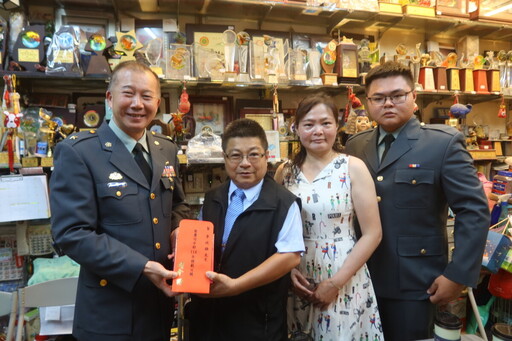 軍人家庭後盾力挺 李政雄獲選國軍模範父親