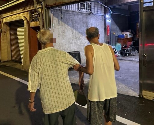 失智翁深夜迷途 投票通知單助警尋家屬