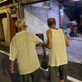 失智翁深夜迷途 投票通知單助警尋家屬