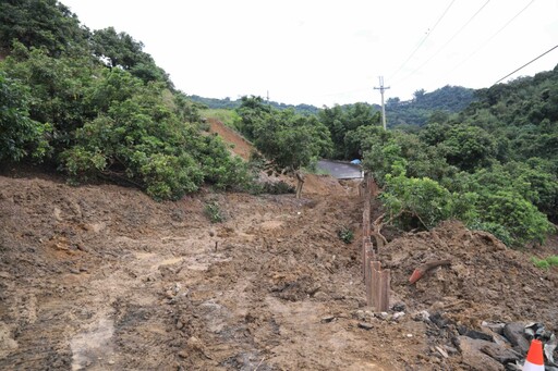 台中霧峰暗坑巷災損交通中斷 盧秀燕親赴關心搶修進度