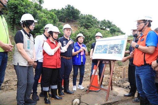 台中霧峰暗坑巷災損交通中斷 盧秀燕親赴關心搶修進度