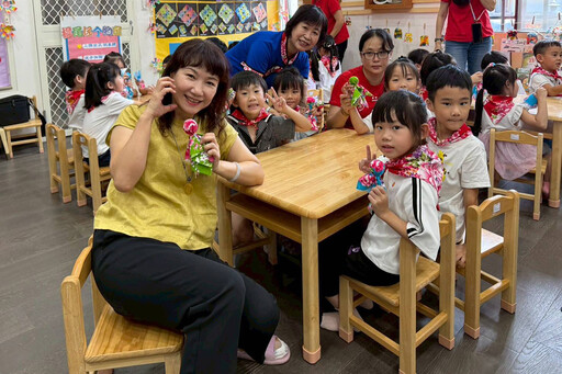 火焰蟲幼兒園師生親手製晴天娃娃 為盤花公園祈好天氣