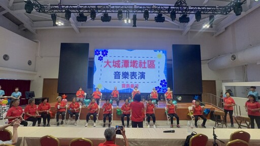 長者夏令營成果發表 登台綻放生命力