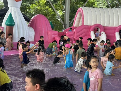 水花飛、泡泡多!芬園夏日濕背秀「極地冰雪」