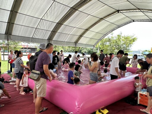 水花飛、泡泡多!芬園夏日濕背秀「極地冰雪」