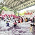 水花飛、泡泡多！芬園夏日濕背秀「極地冰雪」