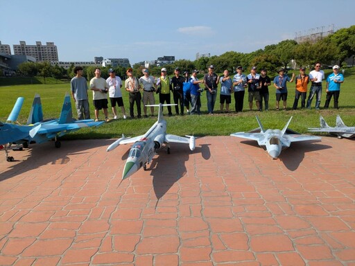 飛機模型+無人機表演 圓林園親子活動嗨翻天