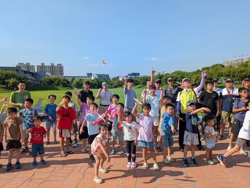 飛機模型+無人機表演 圓林園親子活動嗨翻天