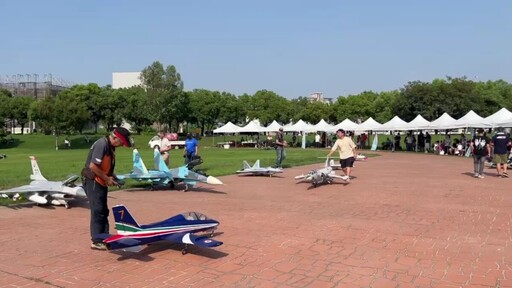飛機模型+無人機表演 圓林園親子活動嗨翻天