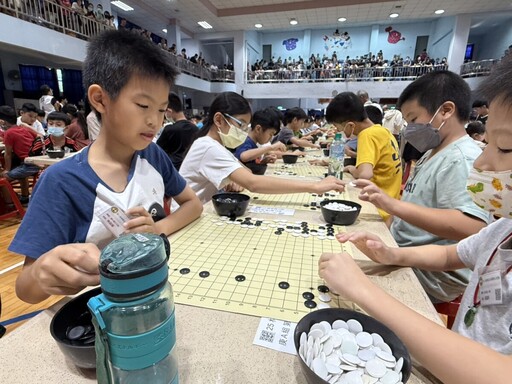 棋王現身! 棋子落盤聲響徹彰化 南興國小變棋城