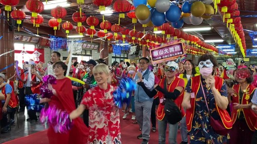 華山基金會阿公阿嬤戴面具跳舞 找回年輕笑容