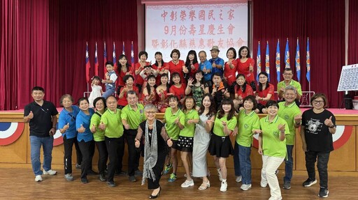 用歌聲祝壽 慈惠歌友協會陪中彰榮家長輩過生日