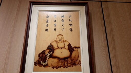 烙畫公益聯展彰化醫院開幕 義賣所得捐喜願家園