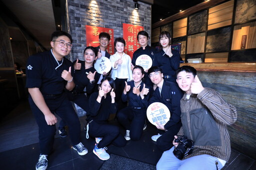 台中鍋烤節五間冠軍店家 盧秀燕親貼紅榜祝賀