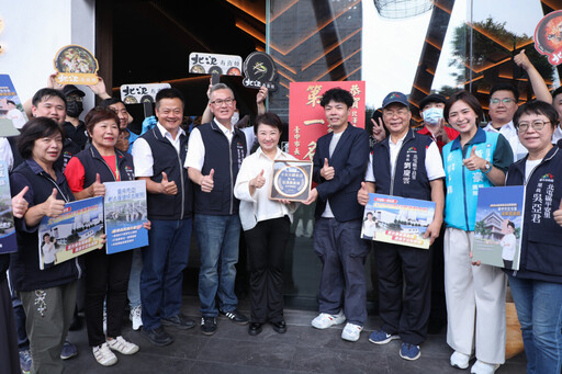 台中鍋烤節五間冠軍店家 盧秀燕親貼紅榜祝賀