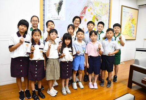 從書中成長 彰化14學生獲「雲豹級」閱讀認證