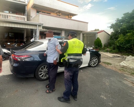 迷途老翁代步車故障 北港警即時援助返家