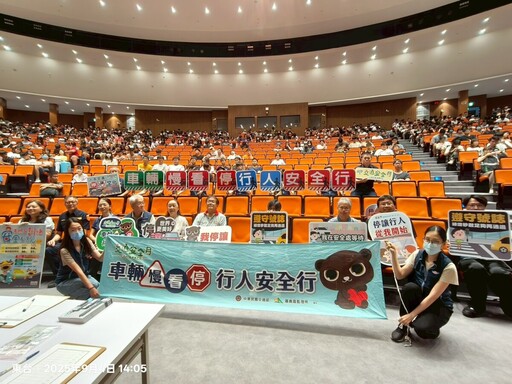 交通安全月啟動 雲警校園宣導停讓文化