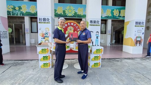 文旦大幅落果 李雅雄颱風後送溫暖給榮家長輩