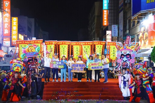 嘉義九尊城隍齊聚夜巡祈安 百米巨龍、巨型神將踩街震撼全場