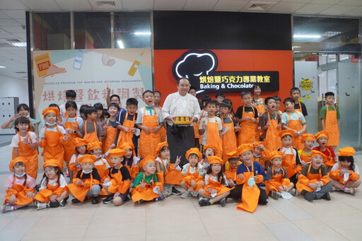 小小烘焙師上場!員林小朋友動手做蛋黃酥