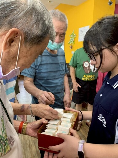 孩子的分享，長者的笑容：一堂最真實的長者的笑容