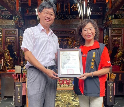 玉井北極殿聯袂公益團體佳節前夕幫助貧困玄帝子弟
