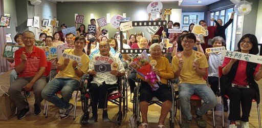 銀髮畫筆繪出生命色彩 居家照護化身療癒創作力