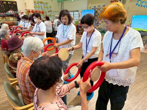 音樂無齡界!台中長輩到花壇日照中心同樂