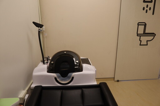 科技入護!AI洗頭機讓長照長輩享受沙龍級清潔