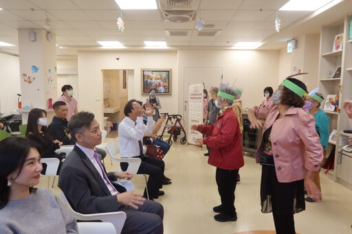 科技入護!AI洗頭機讓長照長輩享受沙龍級清潔