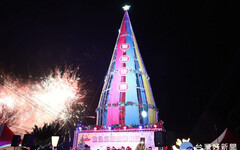 26公尺高聖誕樹 原民部落信義鄉羅娜燦爛點燈
