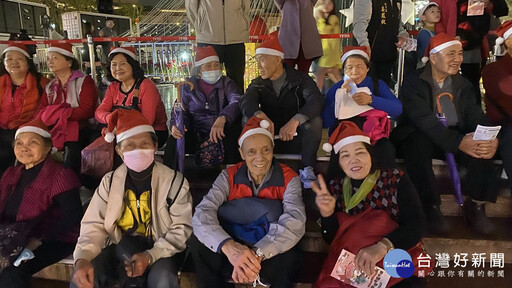 千歲志工團訪新北耶誕城 新埔老人會寒冬遇見幸福