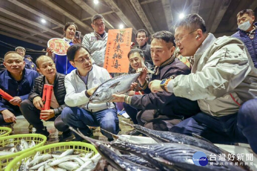 視察桃園魚市場與果菜市場供貨情形 張善政：供應充裕讓民眾安心採買過好年