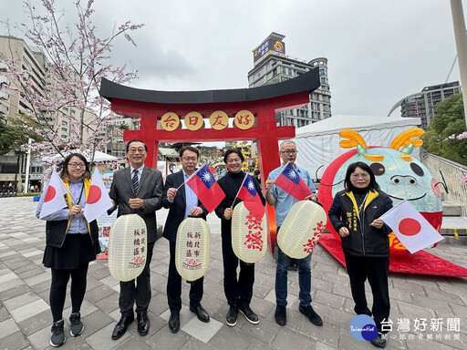 日本北海道東川町長訪板橋燈會 明年將贈燈籠一同展出