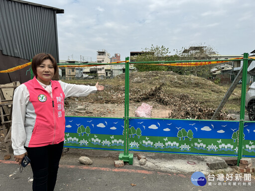 台中泉源糖廠停車場開工1年仍雜草叢生 議員諷刺市府還在過年？