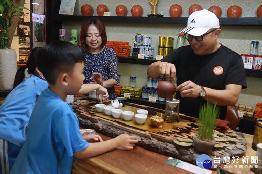 以茶葉為根回饋教育為本 名間鄉茶二指與鄉里共榮