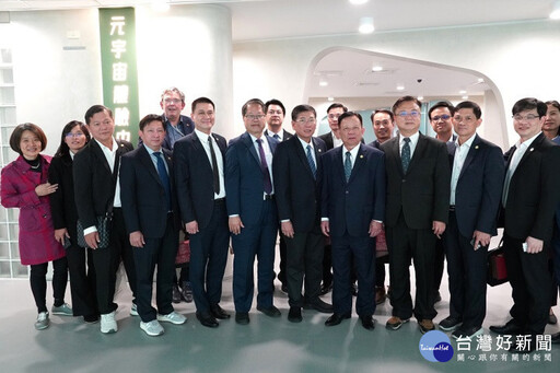 越南平陽省政府參訪中華大學 盼攜手合作促進產業發展
